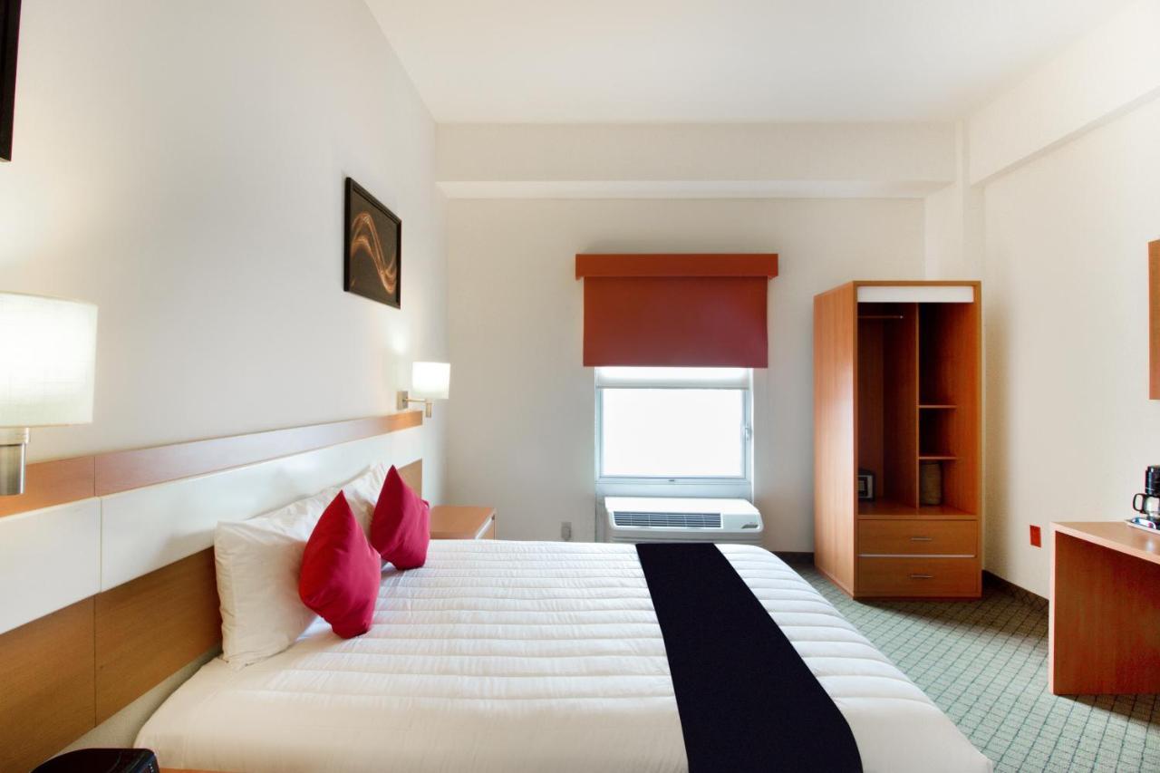 Capital O Hotel Herederos, Пьедрас-Неграс Экстерьер фото