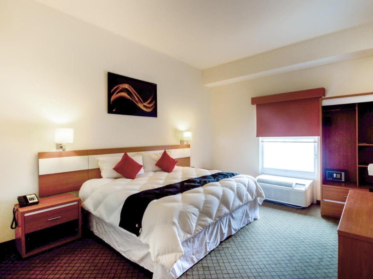 Capital O Hotel Herederos, Пьедрас-Неграс Экстерьер фото